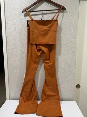 Revolve WellBeing+BeingWell Flowwell Miss Tank & Callista Pant Flare SET Size XS